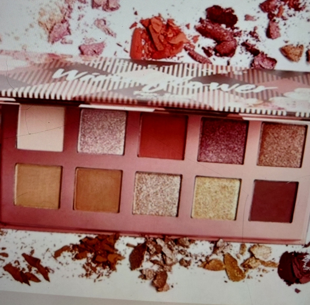 NEW Windflowers Violet Voss